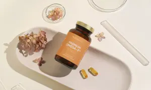 Buteleczka z suplementem "Premium Omega-3TG" z 500 EPA, 250 DHA. Epa co to znaczy? To kwas tłuszczowy wspierający mózg, serce i wzrok.