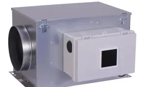Wentylator z obudową, gdzie stosuje się filtry węglowe do oczyszczania powietrza.