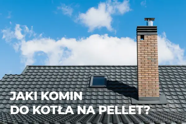 Jaki komin do pieca na pellet? Ceglany komin na dachu domu, pod błękitnym niebem z chmurami.